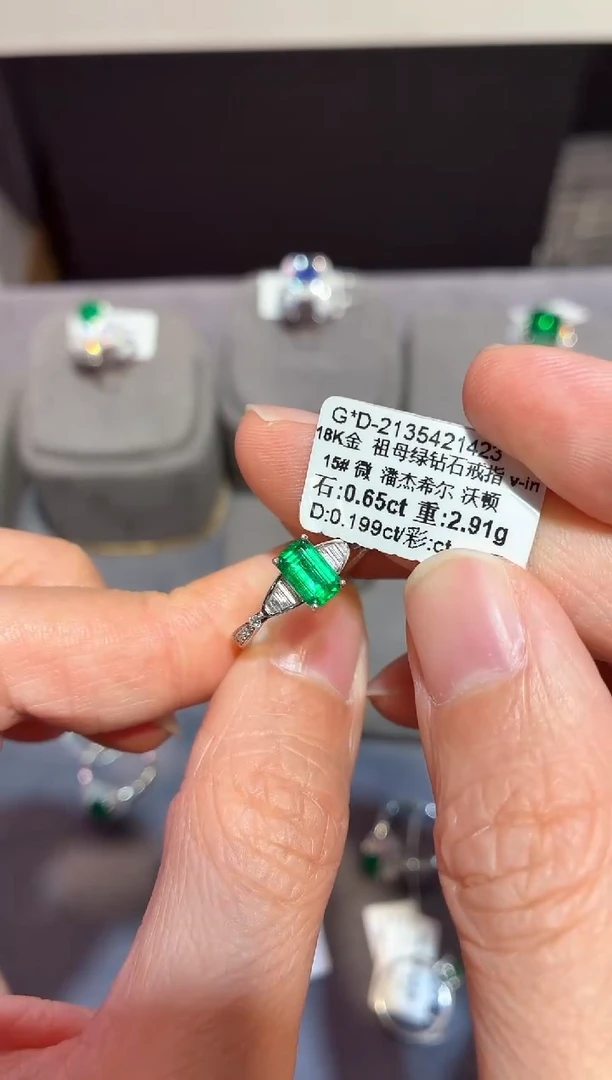 18K金镶嵌戒指祖母绿【闪购】0.65ct/同步展会价/潘杰希尔/沃顿