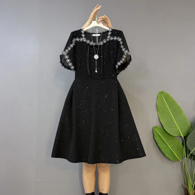 新款大码女装时尚洋气花边设计亮闪闪显瘦连衣裙