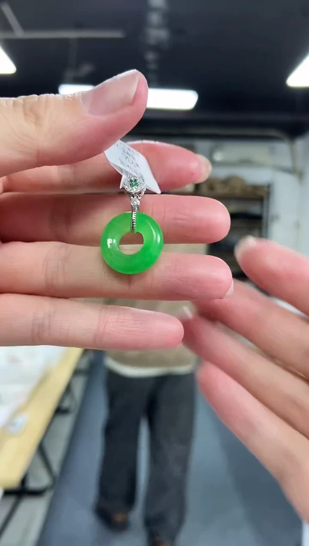 【闪购商品】翡翠吊坠(不含链)未镶嵌多样性发其一颜色微差