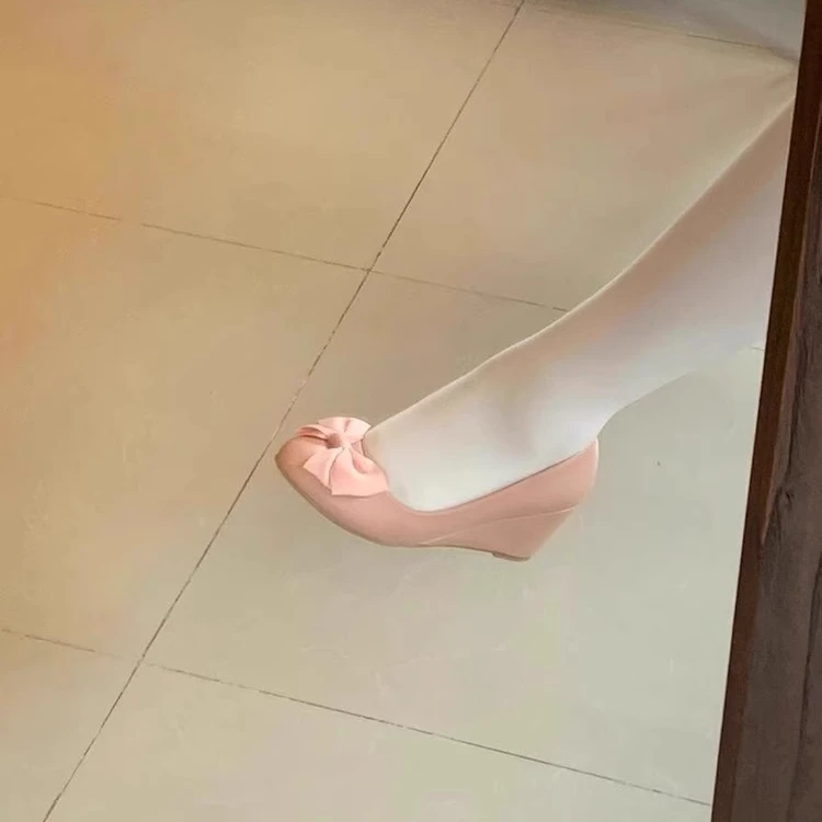 法式气质蝴蝶结高跟鞋女2026年新款爆款浅口性感坡跟时尚轻奢单鞋