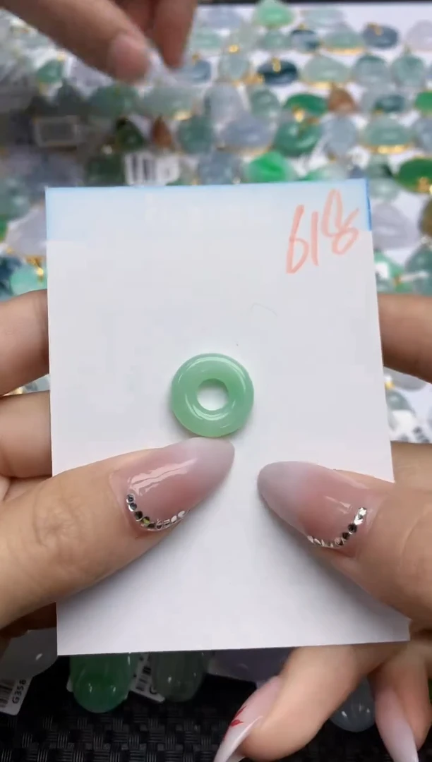 【闪购商品】翡翠颈饰未镶嵌天然翡翠A货