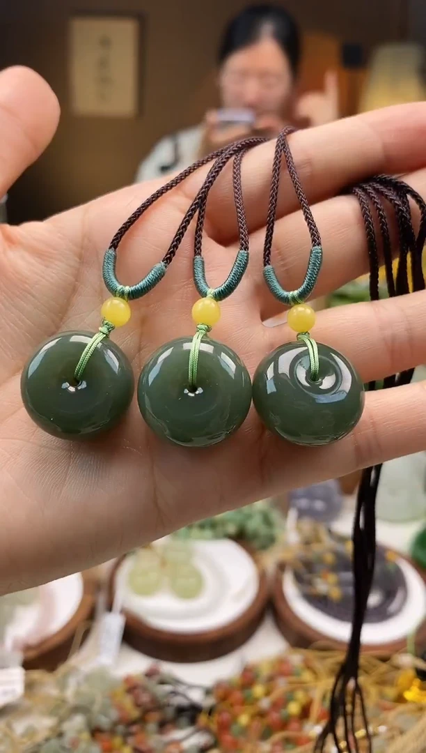 颈饰未镶嵌和田玉20左右且末蓝平安扣多样性发一