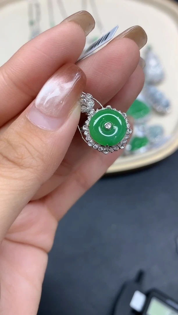 吊坠(不含链)18K金镶嵌翡翠吊坠A413|9800