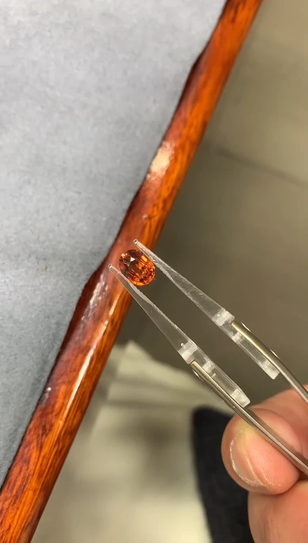 未镶嵌裸石石榴石（芬达石）1.66ct 15