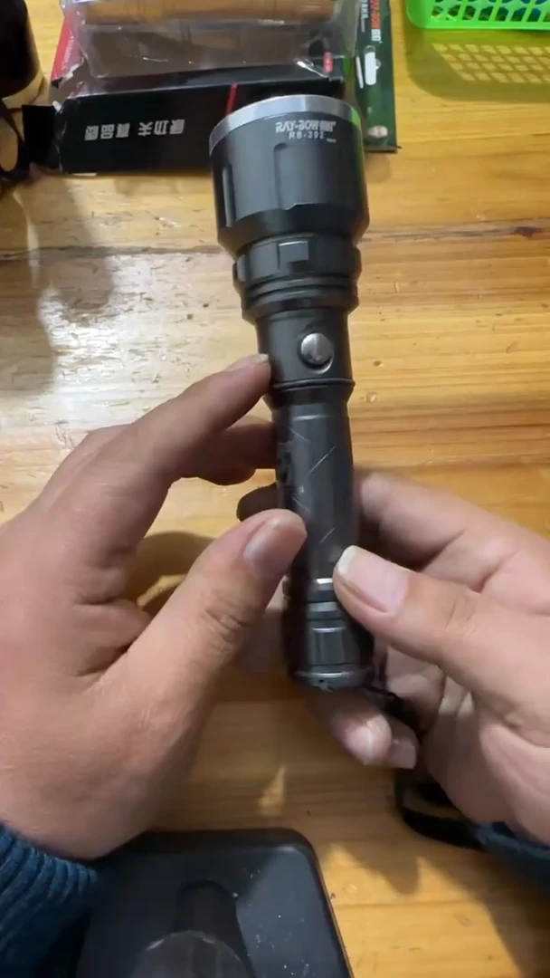 A853定焦手电不带电池带线有瑕疵