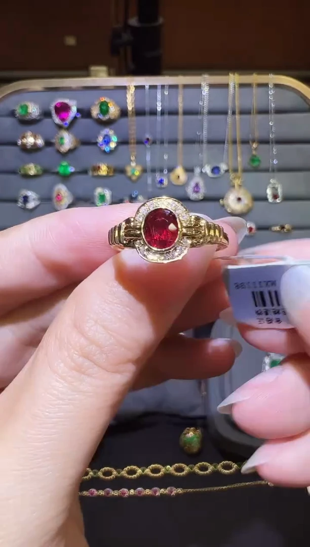 18K金镶嵌戒指红宝石0.73ct