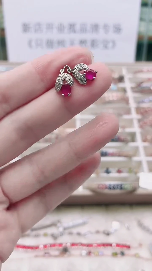 银S925镶嵌耳饰水晶264ZB1128产品一个（多样性）