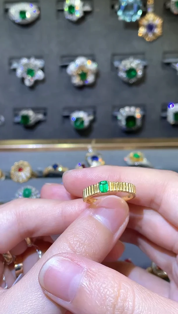 祖母绿戒指18K金镶嵌0.27ct