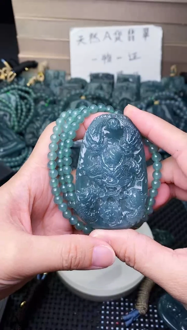 颈饰未镶嵌翡翠