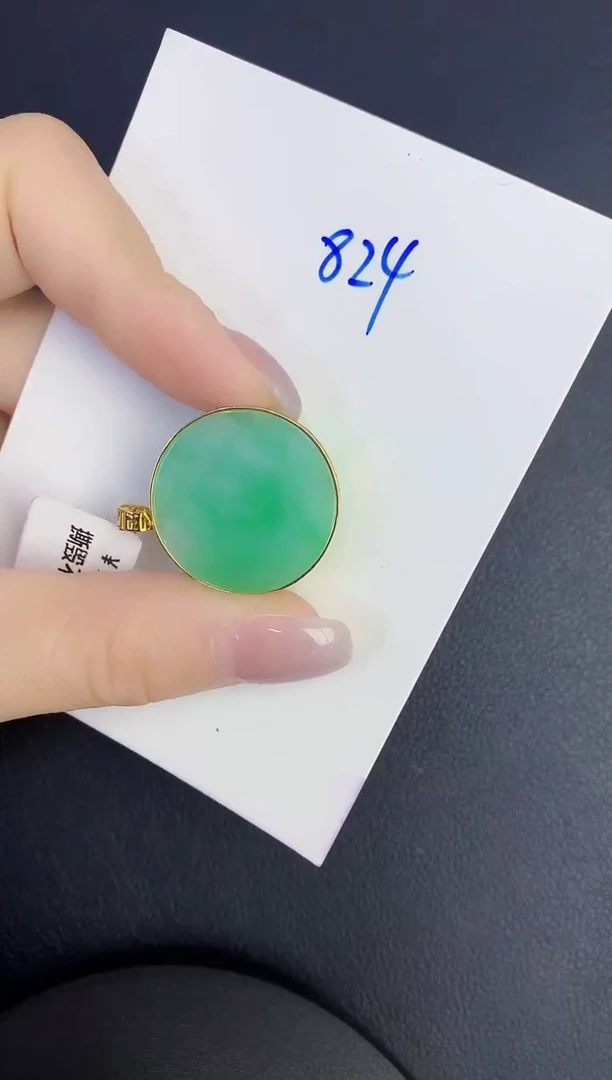 颈饰18K金镶嵌翡翠缅甸天然翡翠A货