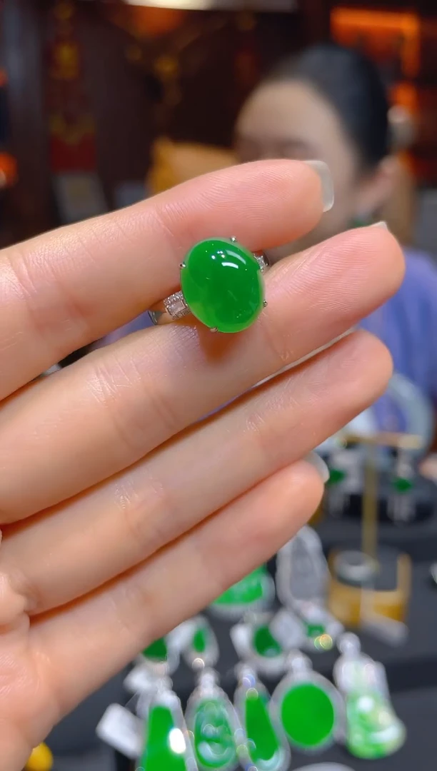 【闪购商品】翡翠戒指18K金镶嵌116897天然A货翡翠蛋面戒指