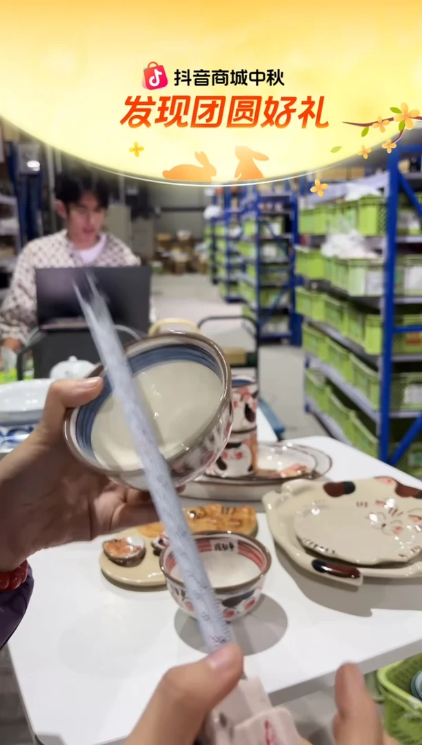 瓷仲良しネコ 彫茶碗(青)