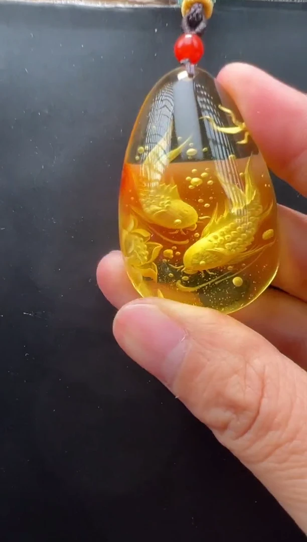 未镶嵌颈饰琥珀小鱼