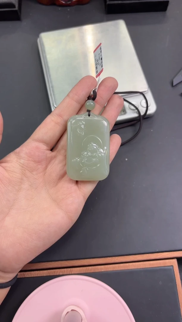 【闪购商品】和田玉吊坠(赠链)未镶嵌且末微色差近矿吊坠