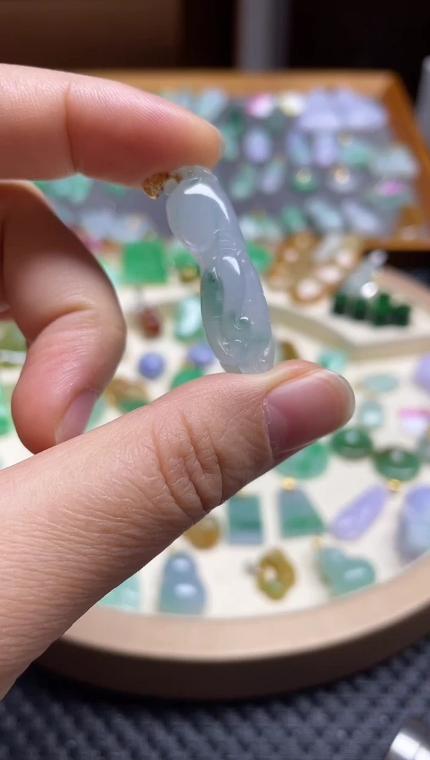 【闪购商品】翡翠颈饰18K金镶嵌得心应手