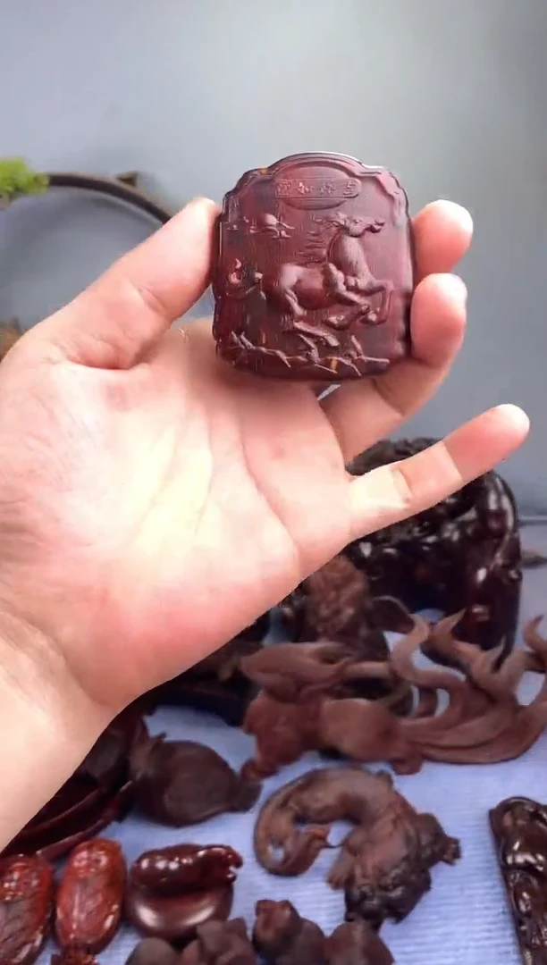 檀香紫檀（小叶紫檀）P****i马牌子带天然夹白