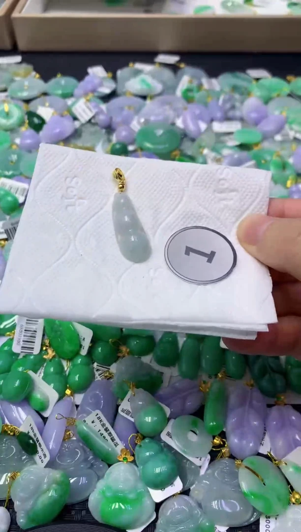 颈饰未镶嵌翡翠天然缅甸翡翠A货