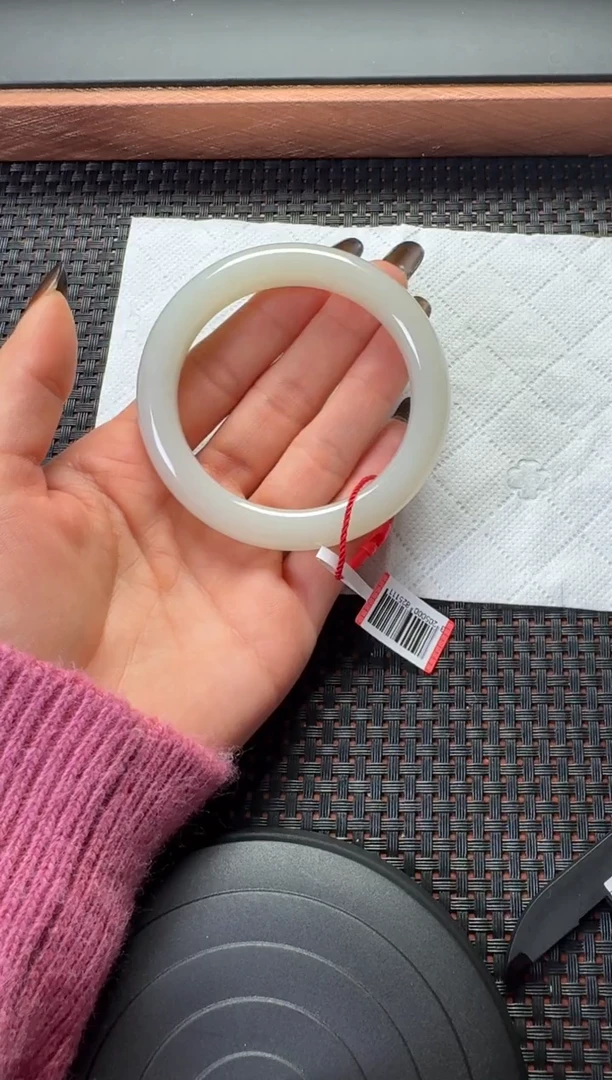 未镶嵌手镯和田玉和田玉手镯卡57圈口