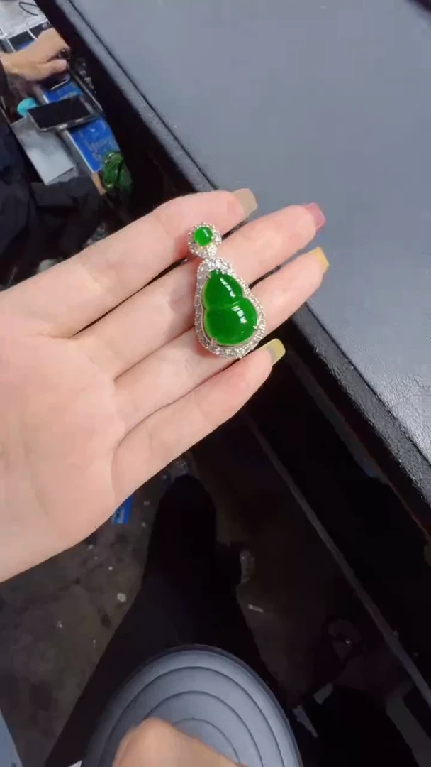 未镶嵌定制翡翠翡翠A货有轻微色差属于正常现象，葫芦多样性发货1