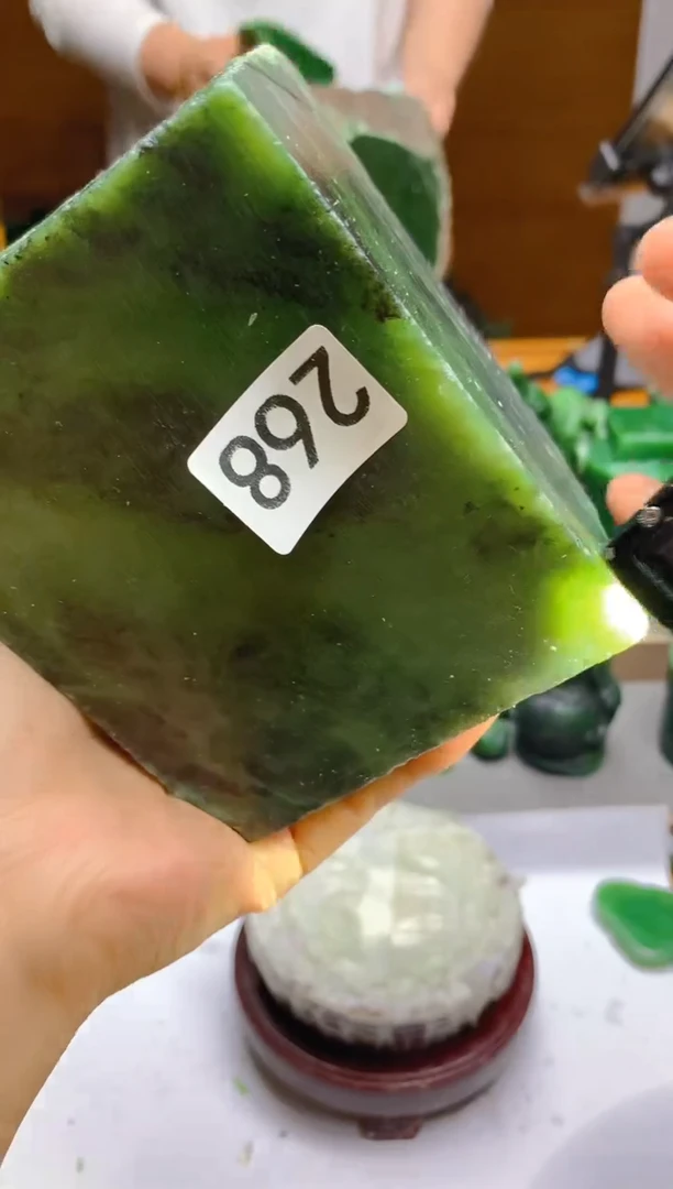 和田玉（碧玉）未镶嵌珠宝半成品1