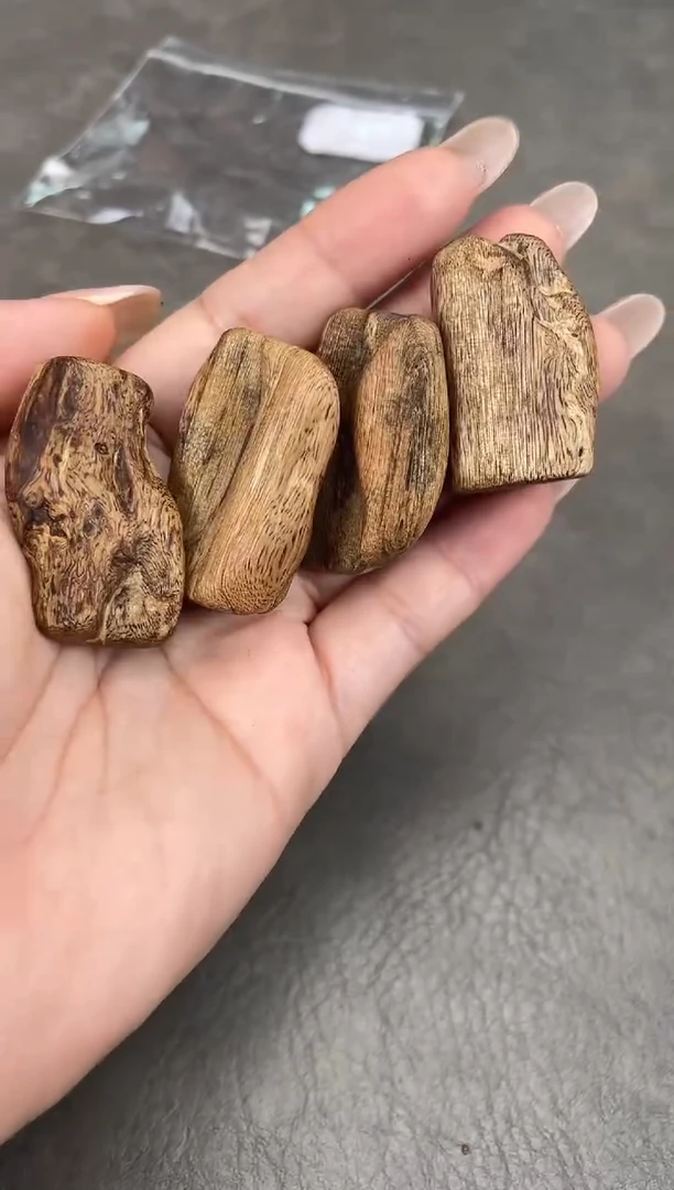 【闪购商品】沉香摆件33号菩萨棋 块料多样性发一个