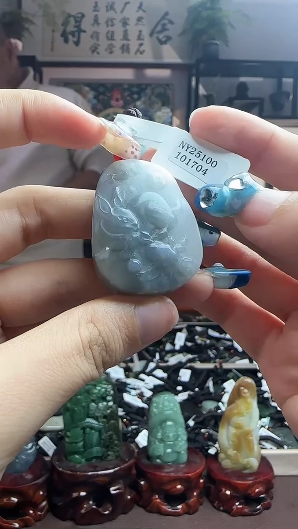 颈饰未镶嵌和田玉兔