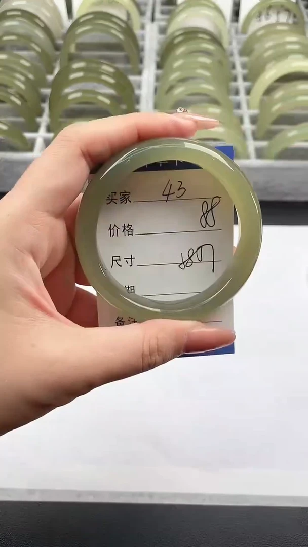 未镶嵌手镯石英质玉湖水绿