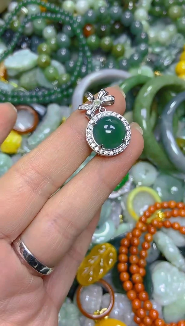 颈饰未镶嵌翡翠/U/翡翠A货，一件也是批发价