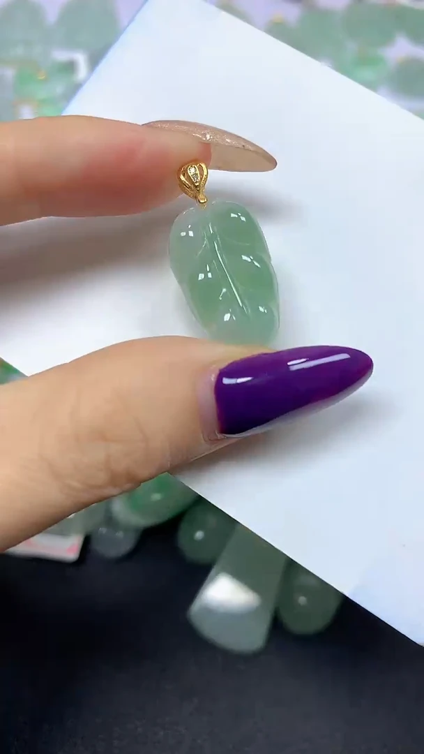 颈饰未镶嵌翡翠