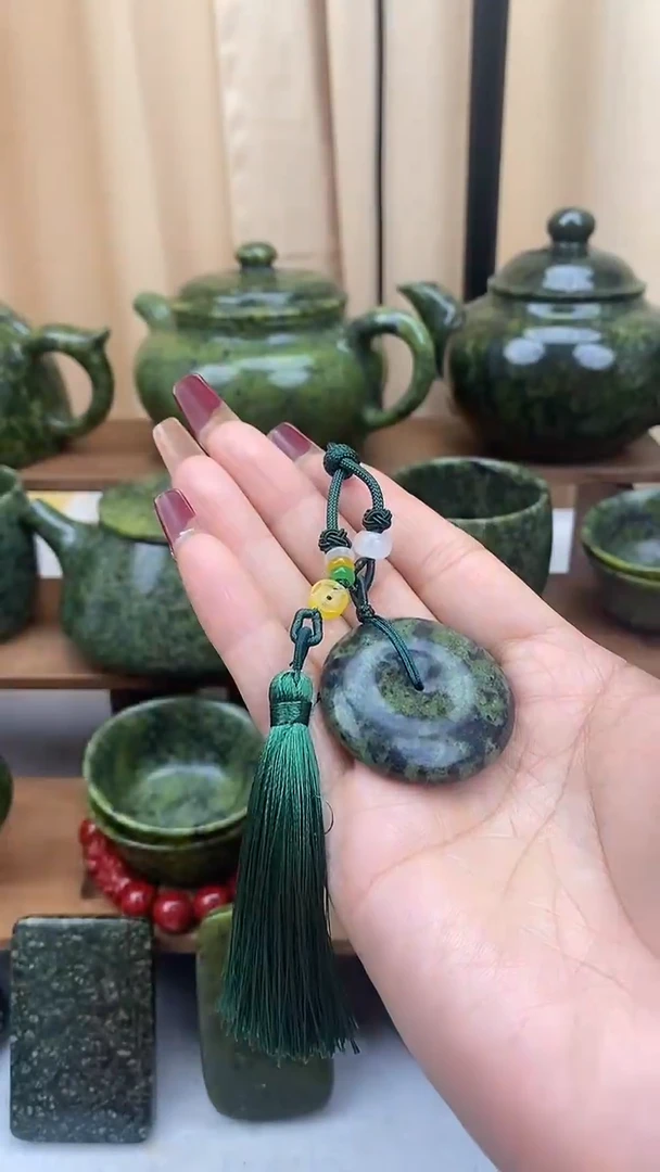 【闪购商品】蛇纹石玉车挂未镶嵌车挂