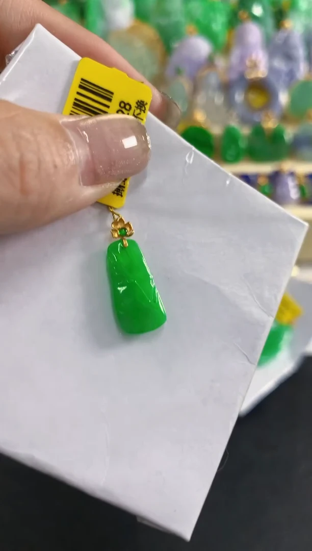 吊坠(不含链)18K金镶嵌翡翠挂件