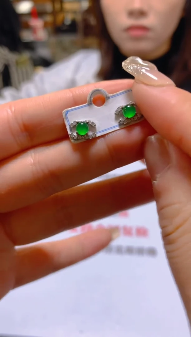 未镶嵌翡翠耳饰多样性发一