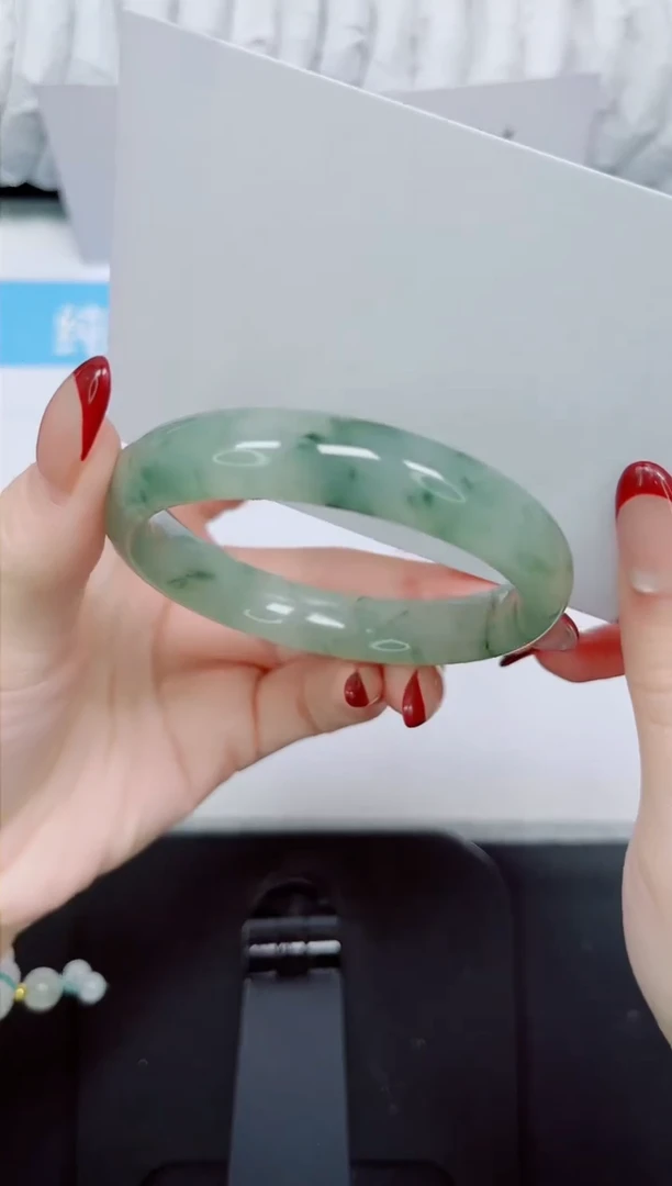 【闪购商品】石英质玉手镯未镶嵌100