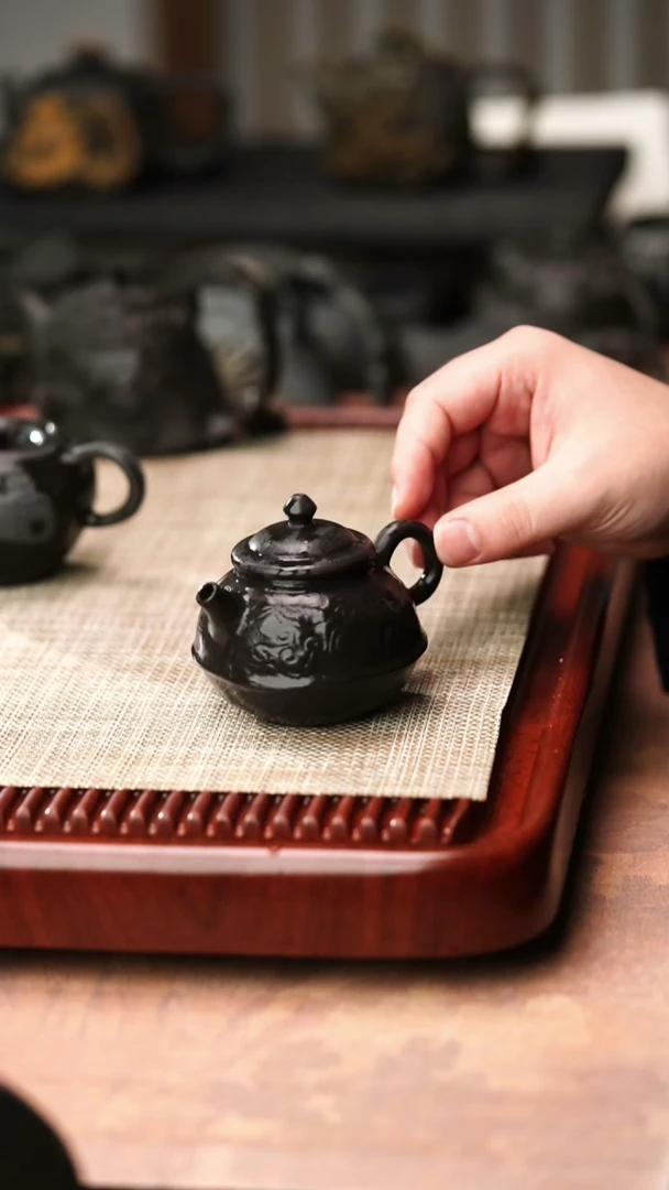 归玉堂冰碛岩重工雕刻敦煌壶150cc