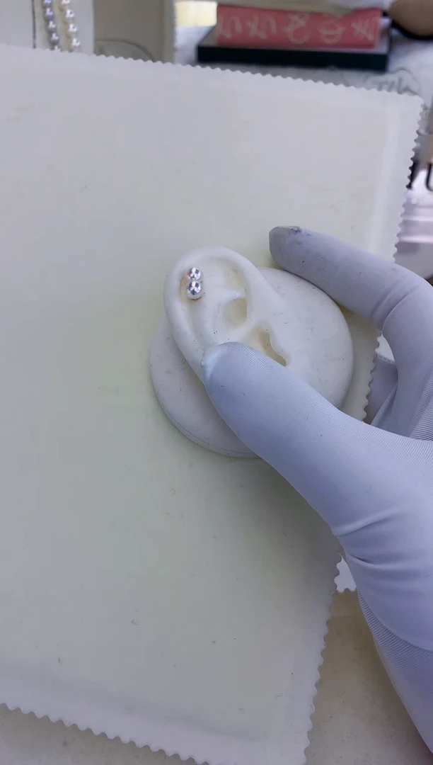 18K金镶嵌饰品海水珍珠5-6素钉定制