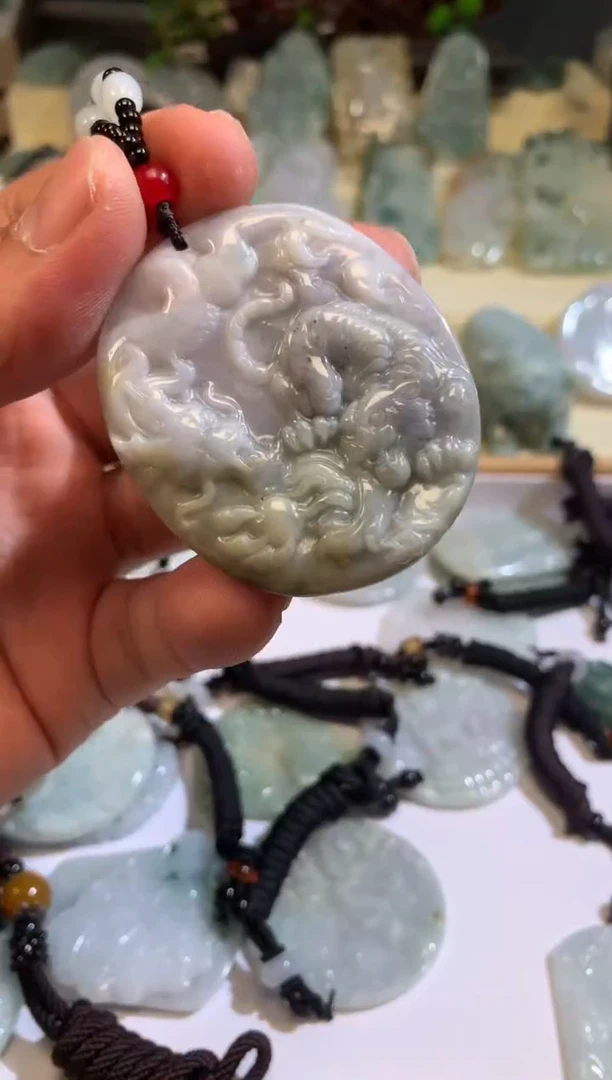 翡翠未镶嵌颈饰4/17/059