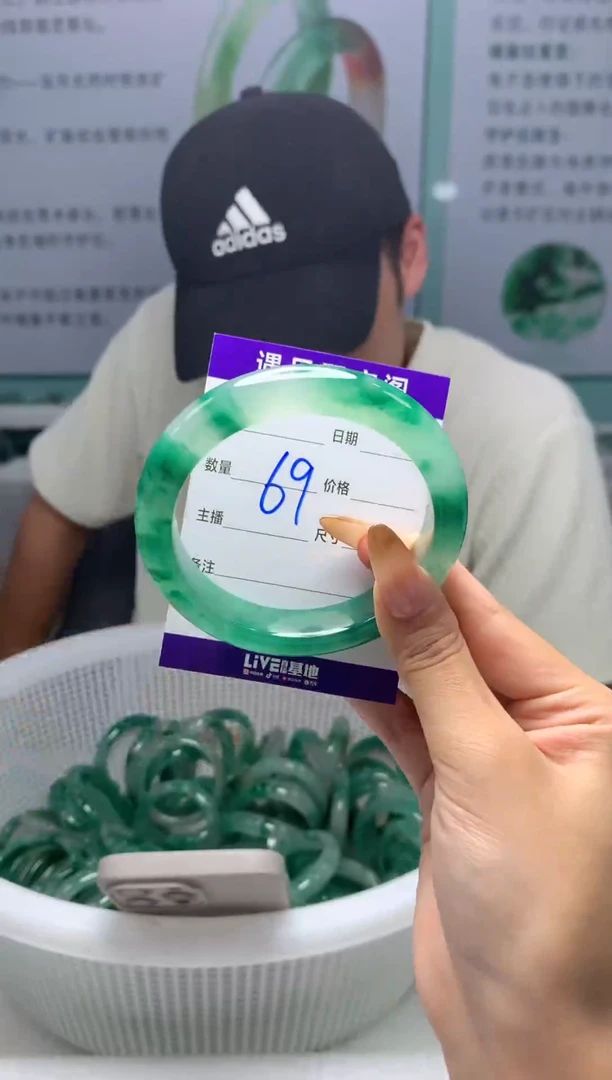 未镶嵌手镯石英质玉（非洲翠）62圈口