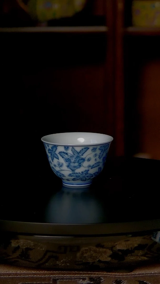 景德镇全手工青花海葵缠枝莲主人杯