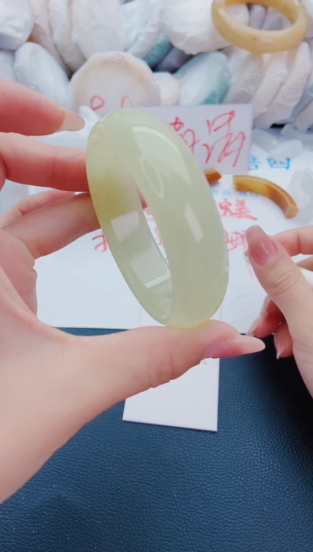 石英质玉手镯未镶嵌J78-56-57