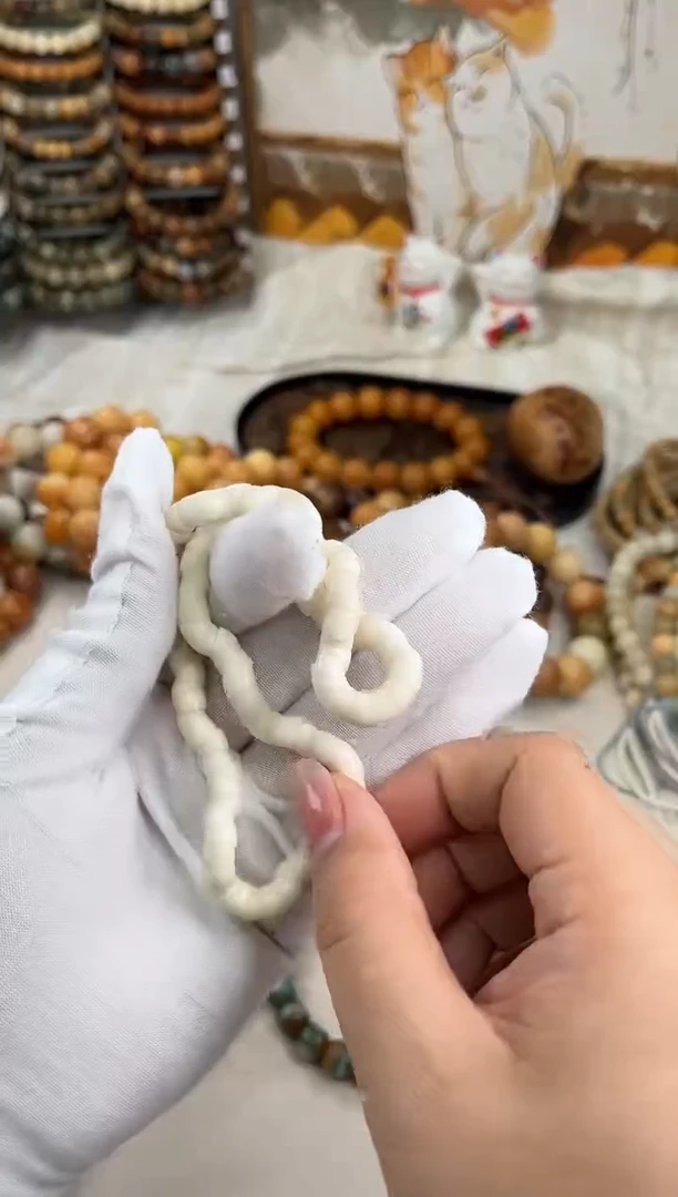 菩提根/象牙果手串a180卡0.7 白玉微瑕