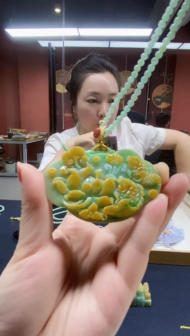 颈饰未镶嵌翡翠吊坠