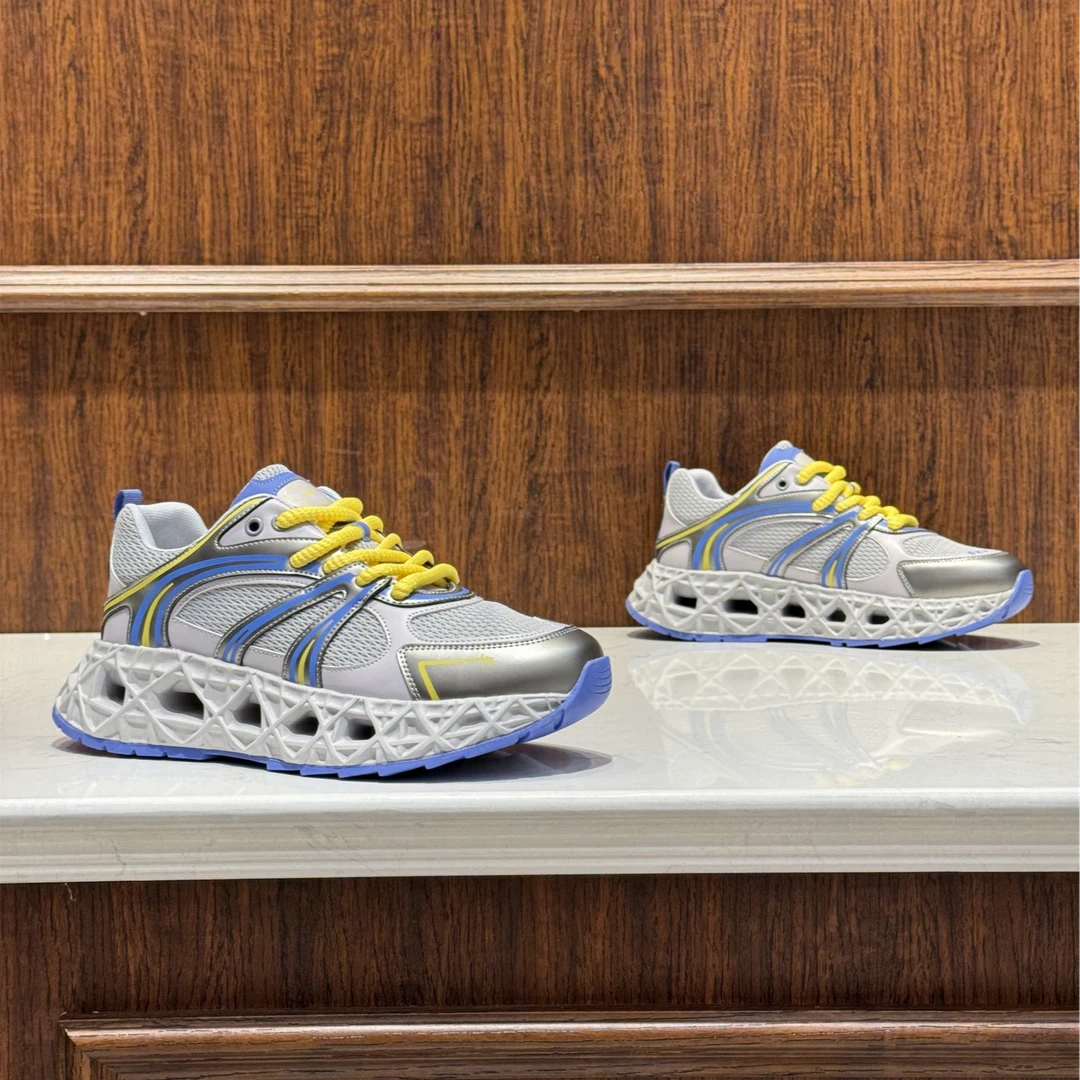 2025春夏新款时尚百搭潮流轻奢高端舒适耐磨休闲男鞋（偏大一码）