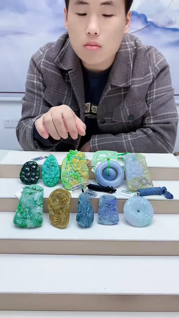 未镶嵌定制翡翠仙*?5150lr-毛货挂件