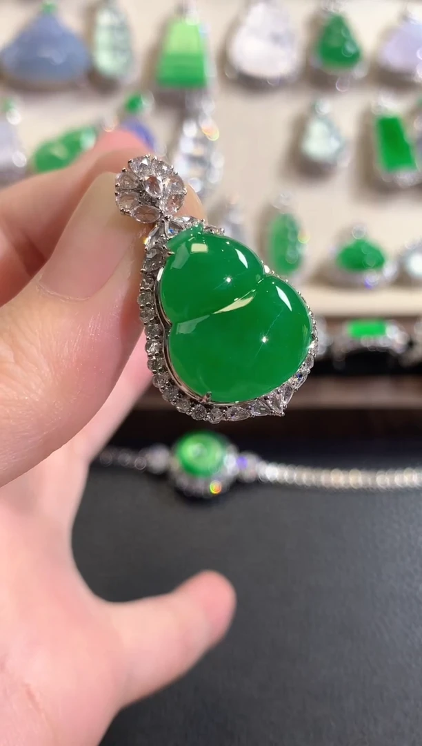 吊坠(不含链)18K金镶嵌翡翠冬日珠宝Q118