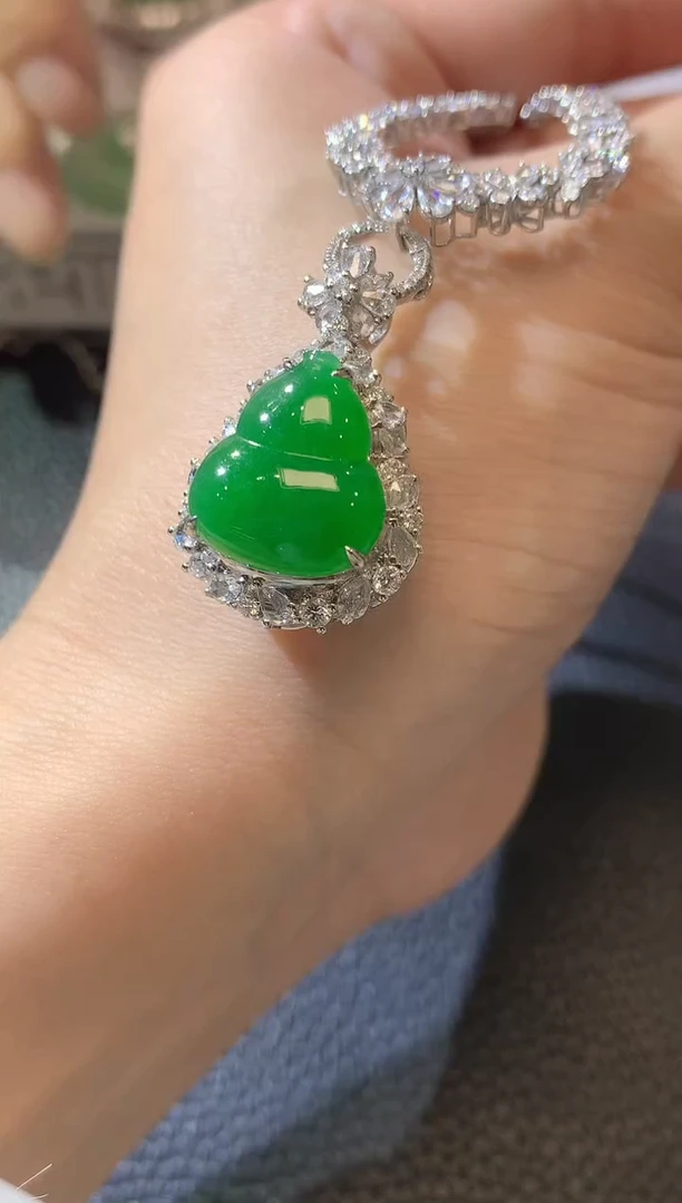 【闪购商品】翡翠吊坠(不含链)18K金镶嵌C55翡翠