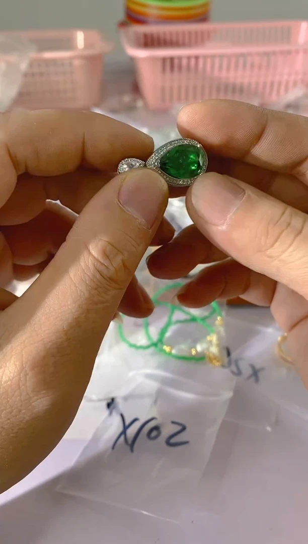 【闪购商品】水晶颈饰银S925镶嵌X102红宝,蓝宝,多样性发一件赠链
