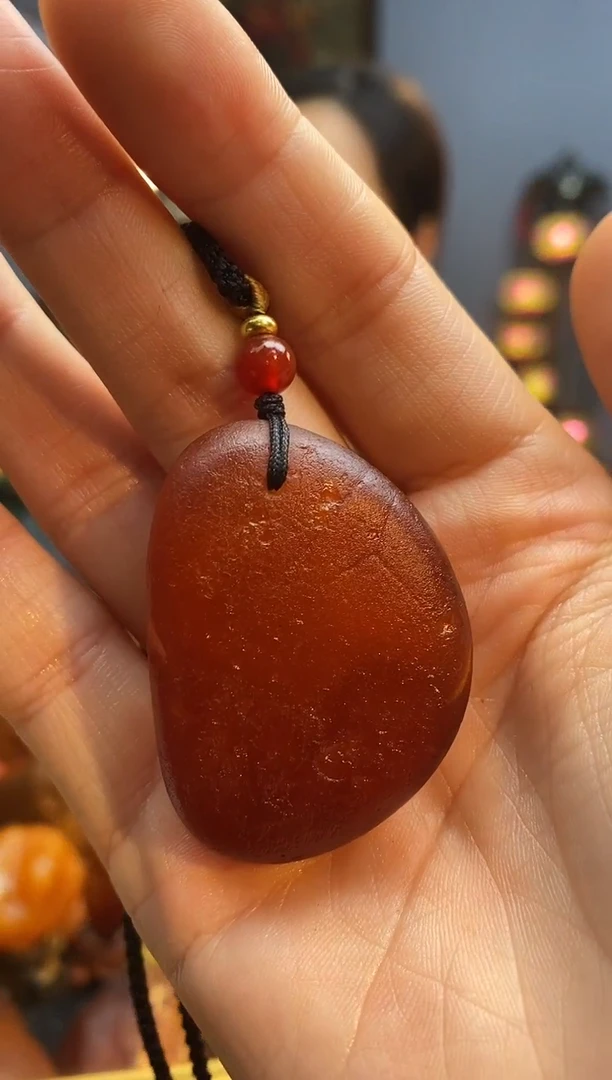 未镶嵌颈饰琥珀吊坠