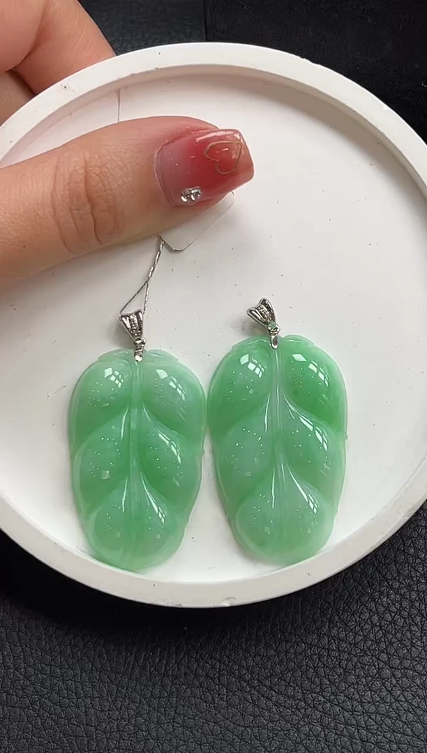 【闪购商品】翡翠颈饰18K金镶嵌叶子多样性发1件