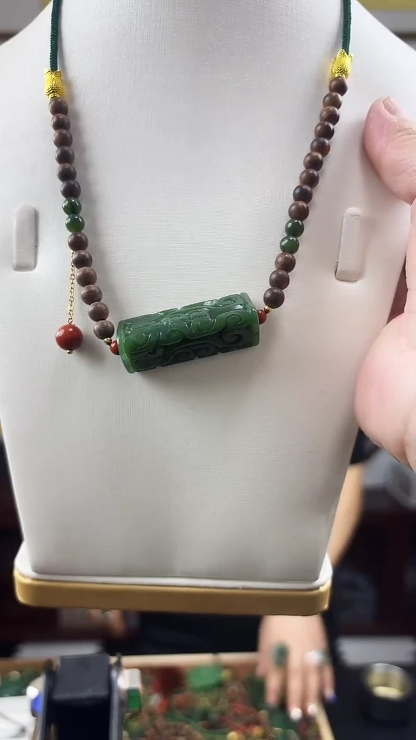 颈饰未镶嵌和田玉三角