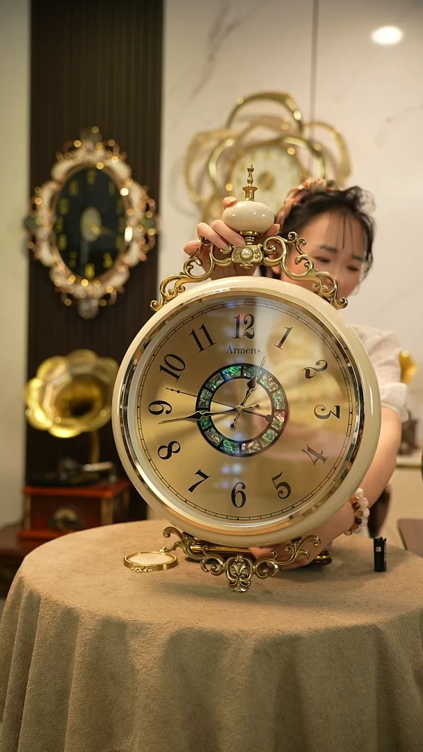 简约悠**彩挂钟000000000